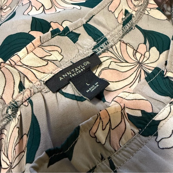 Ann Taylor long sleeve floral blouse - Picture 4 of 4